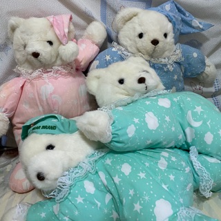 ตุ๊กตาหมีนั่งและนอนแสนนุ่มนิ่ม