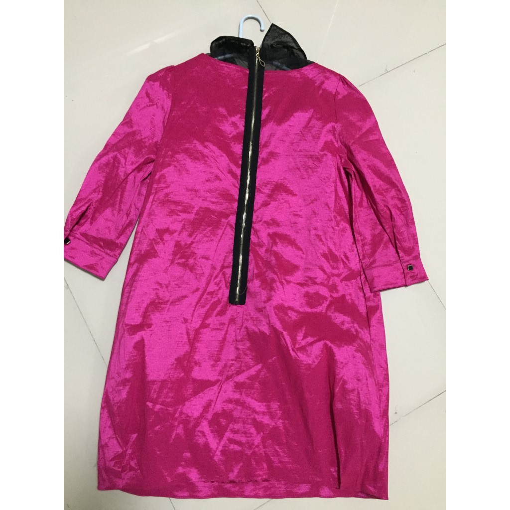 ส่งต่อเดรสสั้นชมพูขนาดfreesizeซิบหลังแขน3ส่วนผ้าไหมแต่ผ้าซีทรูที่ปกเสื้อและคอดีไชน์เก๋ๆ