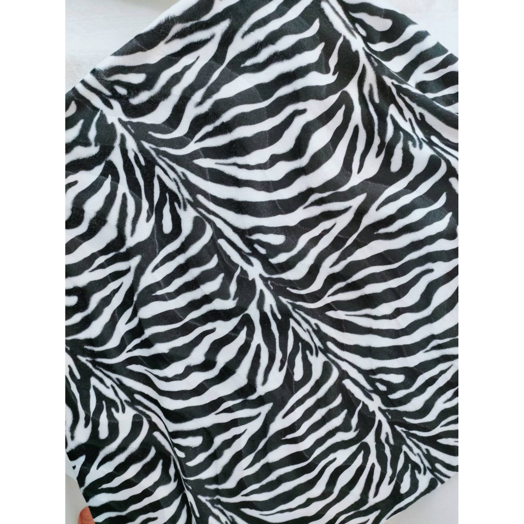 ผ้า-ผ้าเมตร-ลายม้าลาย-zebra-ผ้าขน-ผ้ากำมะหยี่ขนสั้น-ผ้าขนสัตว์เทียม-หน้ากว้าง-60-นิ้ว-พาหุรัดออนไลน์-ฉากถ่ายรูป-diy