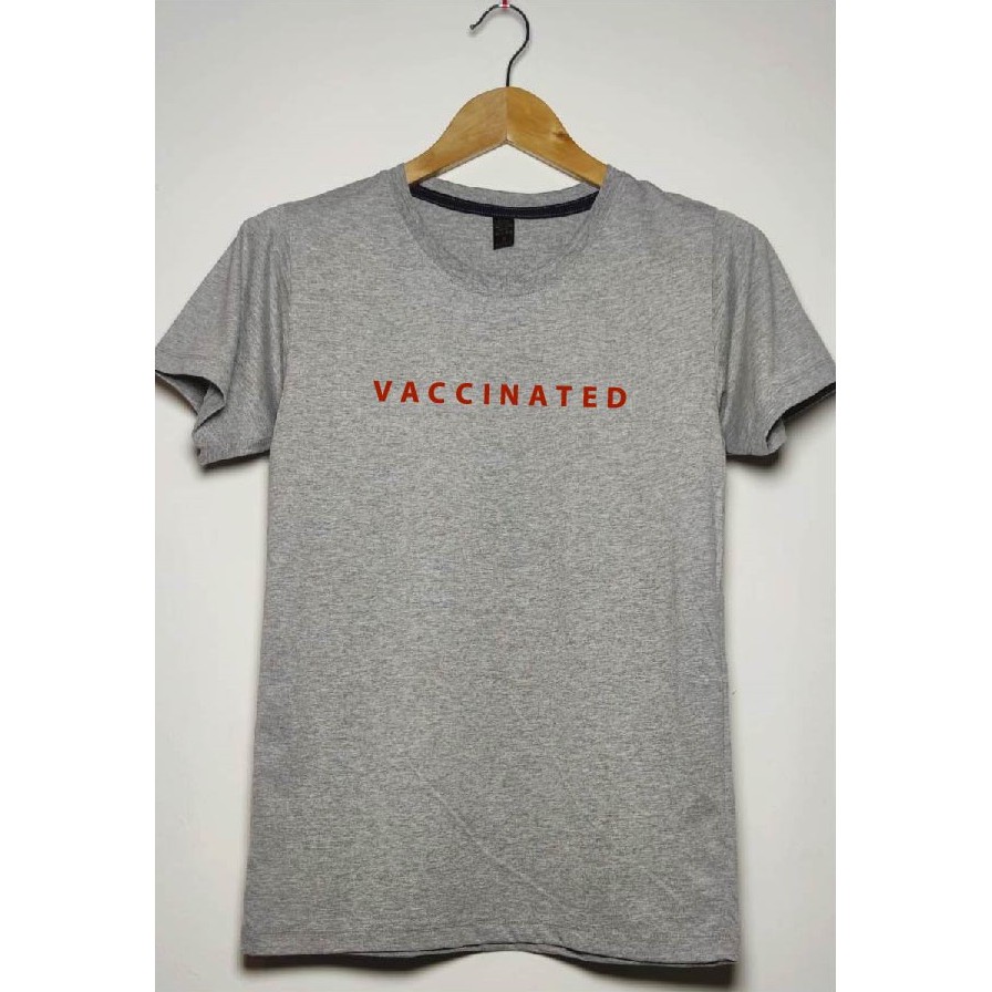 เสื้อยืด-vaccinated-ลายสีแดง-ฉีดวัคซีนแล้ว