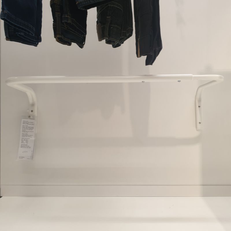 ภาพหน้าปกสินค้าIKEA แท้ MULIG ราวแขวนผ้าติดผนัง เหล็ก สีขาว ยืดได้ 60-90 ซม.