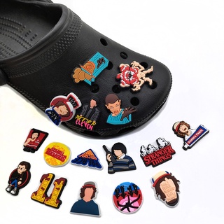 จี้หมุด PVC ลาย Stranger Things Crocs น่ารัก ราคาถูก สําหรับตกแต่งรองเท้าผู้หญิง ผู้ชาย