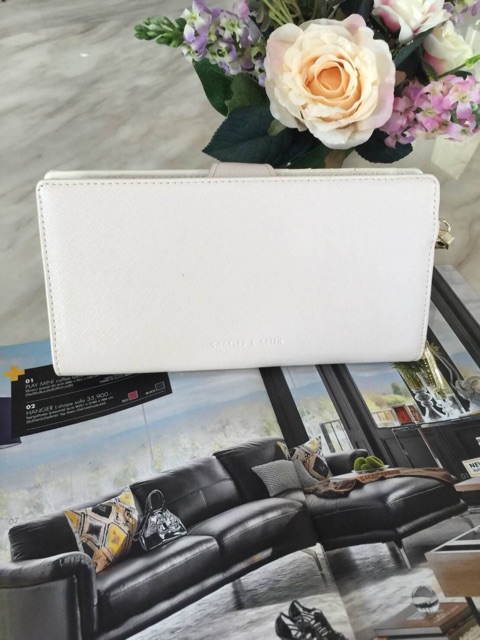 charles-amp-keith-wallet-outlet-สีครีม