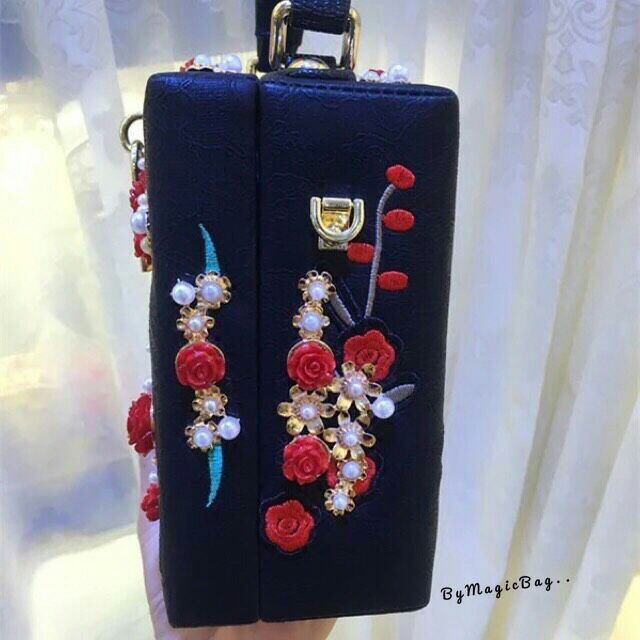 d-amp-g-ลายกุหลาบแดง-กระเป๋าทรงกล่อง-dolce-amp-gabbana