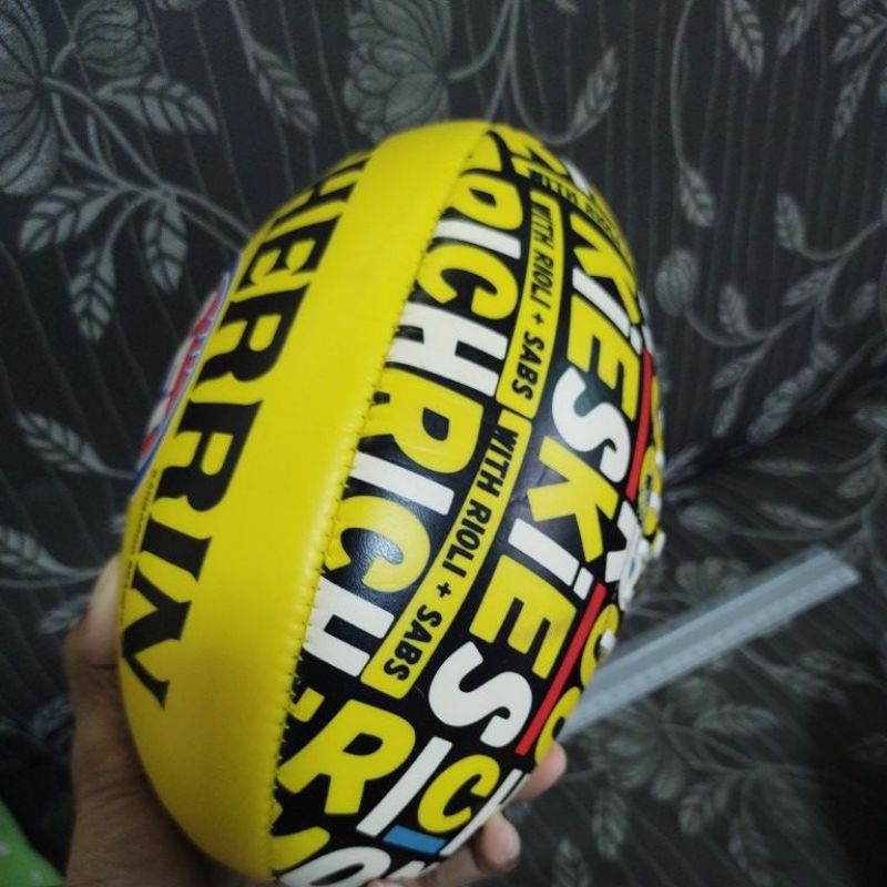 ภาพสินค้าลูกรักบี้ รักบี้ฟุตบอล​ rugby football ลูกบอล บอลชายหาด อุปกรณ์​กีฬา​ กีฬากลางแจ้ง ของเล่น ของสะสม ของเก่ามือสอง จากร้าน ysrisurakampol บน Shopee ภาพที่ 6