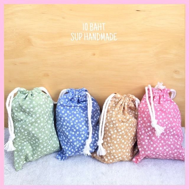 ภาพหน้าปกสินค้าถุงหูรูดของชำร่วย เกิน100ใบฟรีป้าย จากร้าน sup_handmade บน Shopee