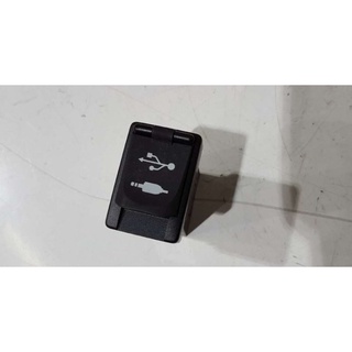 พอร์ท Toyota USB+AUX Camry 2015 (86190-42040) แท้ห้าง Chiraauto
