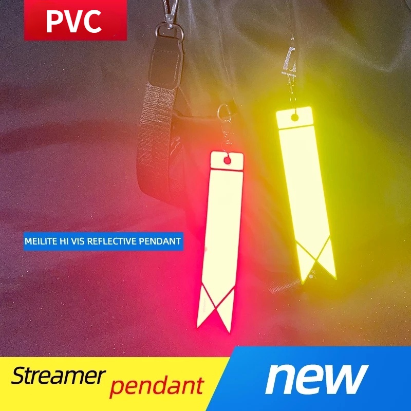 ภาพหน้าปกสินค้าจี้สะท้อนแสง Pvc สําหรับติดกระเป๋าเป้สะพายหลัง 1 ชิ้น