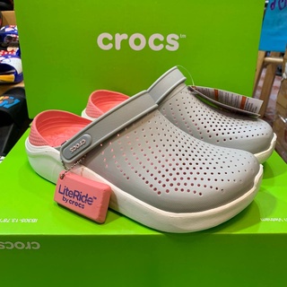 ภาพขนาดย่อของภาพหน้าปกสินค้ารองเท้าแตะcrocs ใส่สบาย รองเท้าเพื่อสุขภาพ ใส่เบาสบาย จากร้าน apiwat0902 บน Shopee