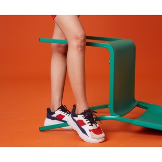 ภาพหน้าปกสินค้าKim&Co. รองเท้าผู้หญิง รองเท้าผ้าใบ รุ่น KP002 สีแดงน้ำเงิน ที่เกี่ยวข้อง