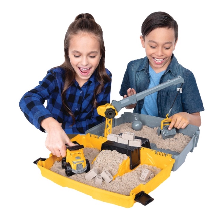 kinetic-sand-construction-site-folding-sandbox-playset-with-vehicle