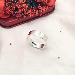 แหวนเงินแท้ 925 แหวนคู่รักสลักชื่อ (หน้าเรียบ 6mm อักษรรมสีดำ) Silver 925 Custom Name Band Ring Engraved Band Ring