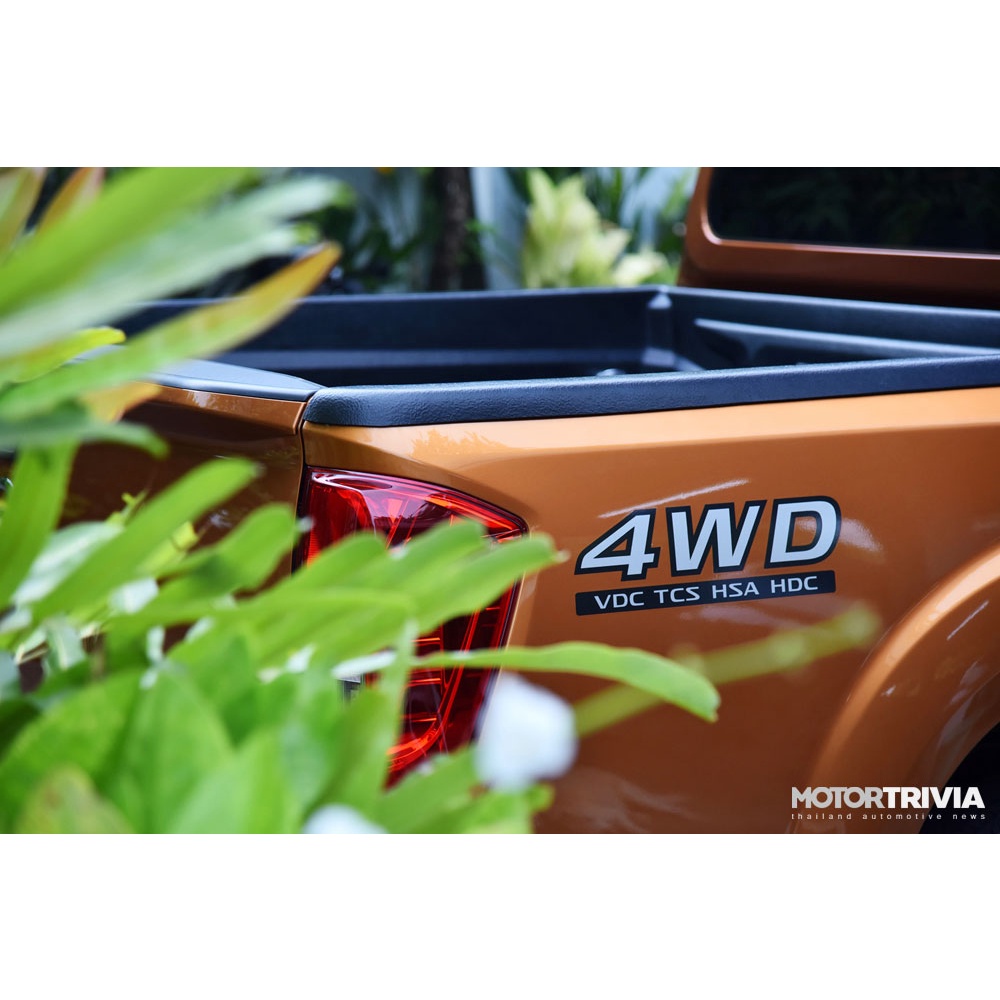 สติ๊กเกอร์-4wd-vdc-tcs-has-hdc-nissan-navara-sticker-สีเทา-ขอบดำ-2-ชิ้น-ซ้าย-ขวา-เหมือนห้าง-สติ๊กเกอร์-2ชิ้น-nissan