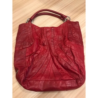 👜 กระเป๋า 𝕄𝕚𝕦 𝕄𝕚𝕦 หนังสีแดงของแท้ 💯 สภาพใหม่ 👜
