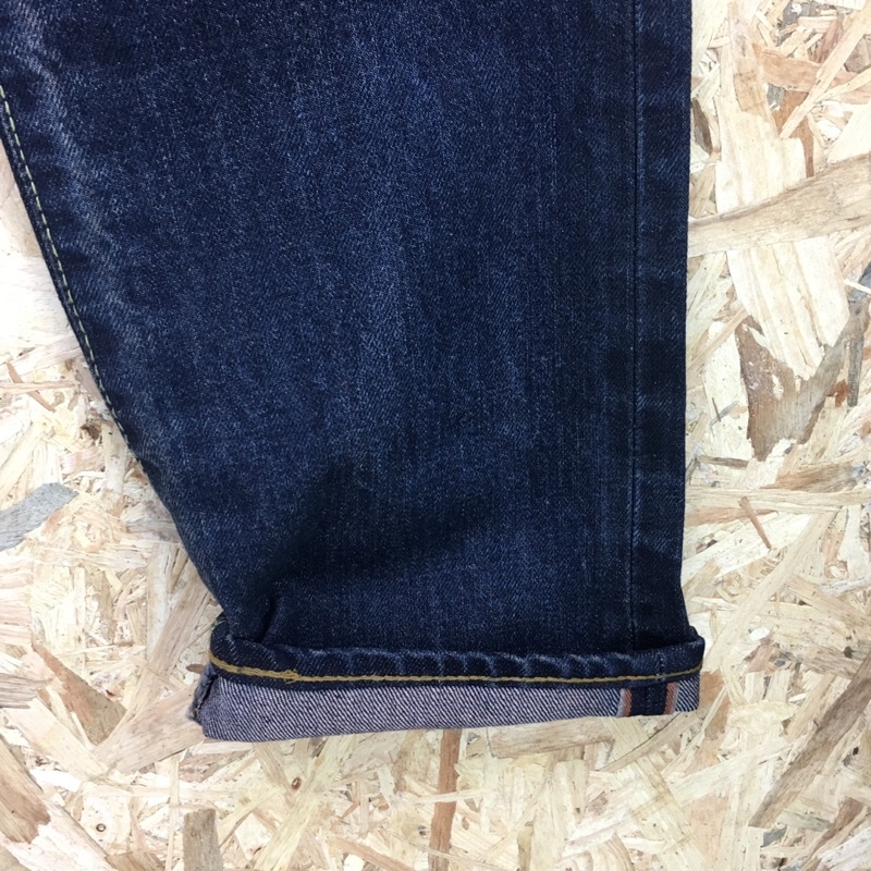 กางเกงยีนส์ขายาว-ทรงกระบอกเล็ก-ผ้ายีนส์-ริมสัม-หนา-17-ออนซ์-ฟอกขัดแต่งลายสไตล์ผ้าเก่า-สีสนิมเข้ม-ทรงสวยมาก