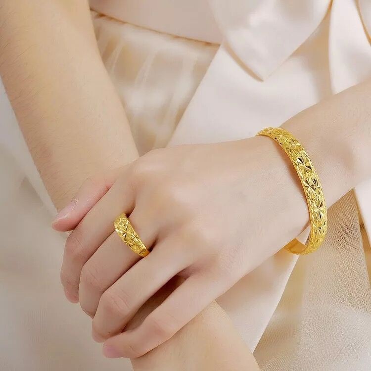 ภาพหน้าปกสินค้าลด 50%  แหวนทองชุบ ลายดาว แหวนหมั้น แหวนแต่งงานผู้หญิง ดีไซน์เรียบหรู A16W จากร้าน newgenbuy บน Shopee
