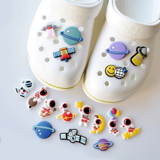 [พร้อมส่ง] จี้รูปนักบินอวกาศ PVC อุปกรณ์เสริม สําหรับรองเท้า Crocs