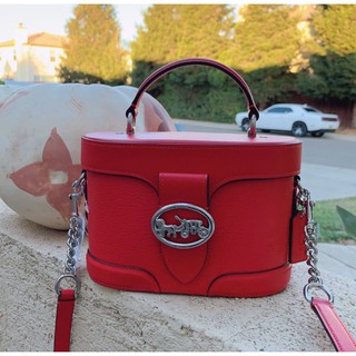 🎀 (สด-ผ่อน) กระเป๋าสะพาย ทรงกระป๋องสีแดง COACH 5503 GEORGIE GEM CROSSBODY Bright Poppy