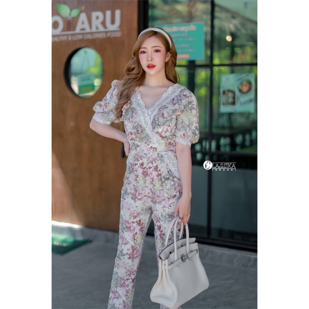 classika-jumpsuitคอวี-ผ้าฉลุทั้งตัวลายใบไม้ตัดสีสวยมาก-ตกแต่งลูกไม้ที่ปลายคอ-ปลายแขนและลูกไม้ตรงกระเป๋าล้วง-งานสวยมากๆ