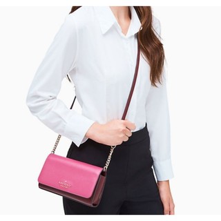 🎀 (สด-ผ่อน) กระเป๋าสะพาย สีทูโทนชมพูแดง WLR00119 Kate Spade New York small flap crossbody staci color block