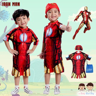 ชุดว่ายน้ำเด็กผู้ชาย Ironman บอดี้สูทเสื้อแขนสั้นกางเกงขาสั้นซิบหน้า มาพร้อมหมวกว่ายน้ำและถุงผ้า ลิขสิทธิ์แท้