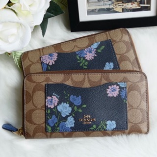 กระเป๋าสตางค์ COACH ACCORDION ZIP WALLET IN SIGNATURE CANVAS COACH F73011