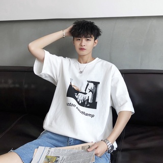 Tee เสื้อคนอ้วนผญ ฤดูร้อนผู้ชายพิมพ์ง่ายแขนสั้นเสื้อยืดแขนสั้นเกาหลีชายและหญิงรอบด้านหลวมรอบ ne 4}F