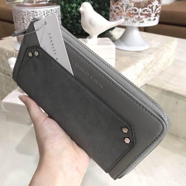 charles-amp-keith-flannel-detail-long-wallet-ของแท้-ราคาถูก