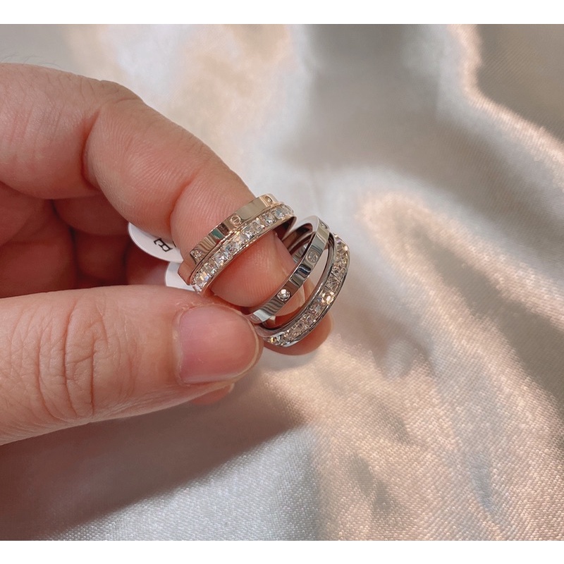 ภาพหน้าปกสินค้าแหวนพร้อมส่ง แหวนคู่ งานเพชร เครื่องประดับ แหวน แหวนเพชร แหวนเซ้ต งานเพชรcz สแตนเลสแท้ งานไทเทเนี่ยม เคลือบทองเค