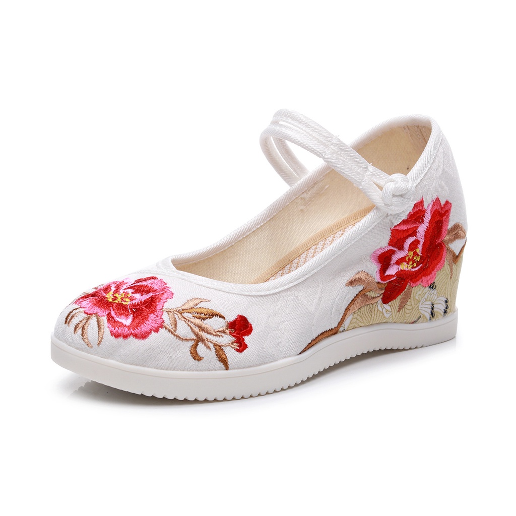 ภาพสินค้าพร้อมส่งจ้า  รองเท้าผู้หญิง รองเท้าสตรี รองเท้ารัดส้นผู้หญิง รองเท้าจีนใส่กับกี่เพ้า งานปักดอกไม้ น่ารัก จากร้าน maemouyshop บน Shopee ภาพที่ 1