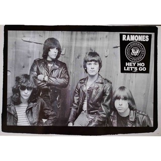 โปสเตอร์ รูปถ่าย วง ดนตรี พังก์ร็อก ราโมนส์ RAMONES (1974-96) POSTER 24"x35" Inch American Punk Rock V2