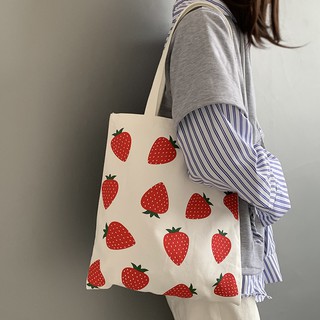 ภาพหน้าปกสินค้ากระเป๋าผ้า ลายสตอเบอร์รี่ Strawberry 🍓 พร้อมส่ง ซึ่งคุณอาจชอบสินค้านี้