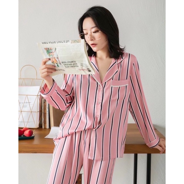 ชุดนอน-luxury-silk-satin-pink-line-f117-ชุดนอนไหมซาติน-ชุดนอนขายาว-ชุดนอนหรู