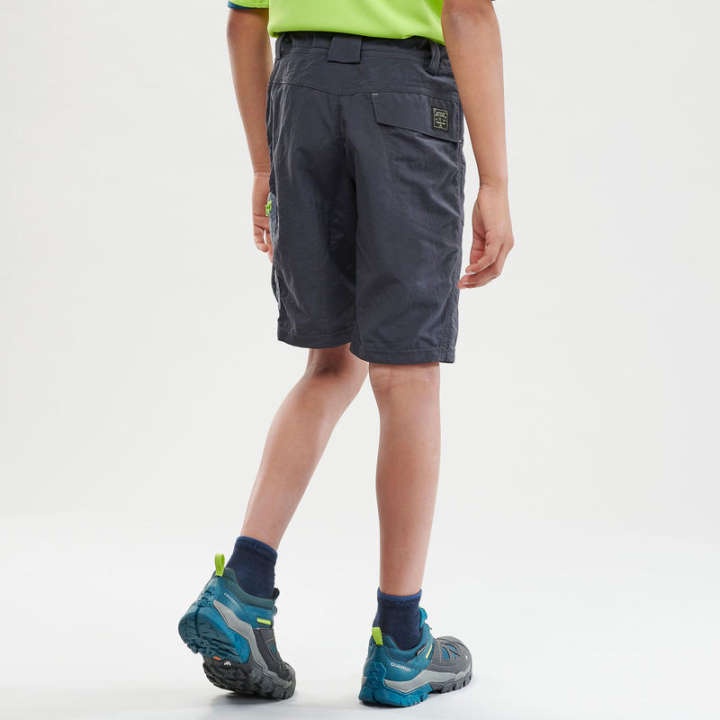 กางเกงขาสั้นเดินป่าสำหรับเด็กอายุ-7-15-ปีรุ่น-mh500-สีเทา