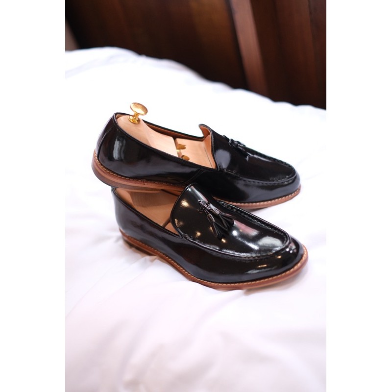 ภาพหน้าปกสินค้าbunch tassel shoes (shiny black) จากร้าน bangbangshoes บน Shopee