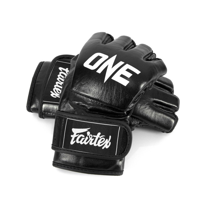 ภาพหน้าปกสินค้านวมชกมวย FGV12 ONE X Fairtex Grappling Gloves จากร้าน fairtex.official บน Shopee
