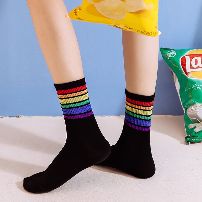 ภาพหน้าปกสินค้าCasual Rainbow Striped Crew Socks Cotton Women Black White Mid Calf Girls Korean Style Autumn Sweet Colorful Tube Socks Fashion จากร้าน fontaine.th บน Shopee