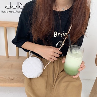 Dela เกาหลี ฤดูใบไม้ผลิและฤดูร้อน ใหม่ น่ารัก มินิ สี่เหลี่ยมขนมเปียกปูน กลิ่นหอม ขนาดเล็ก โซ่ กระเป๋าสะพายไหล่ ทรงกลม ขนาดเล็ก สีแดงสุทธิ กระเป๋าสะพายข้างผู้หญิง