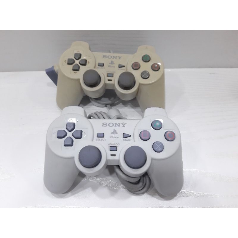ภาพหน้าปกสินค้าจอย PS1  PSOne Sony PlayStation 1 Controller สีเทา สีพิเศษ แบบธรรมดา และอนาล็อก ของแท้จากญี่ปุ่น Play Station จากร้าน japan.gameshop.rareitems บน Shopee