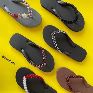ภาพขนาดย่อของภาพหน้าปกสินค้า️ 𝗝𝗼𝘆 ️ รองเท้าไซส์ใหญ่ 36 - 45 ️ รองเท้าแตะหนีบ ลูกปัด รองเท้าไปทะเล ️ แฮนเมด Bigsize จ่ายปลายทาง plussize beads จากร้าน sabybata บน Shopee ภาพที่ 3