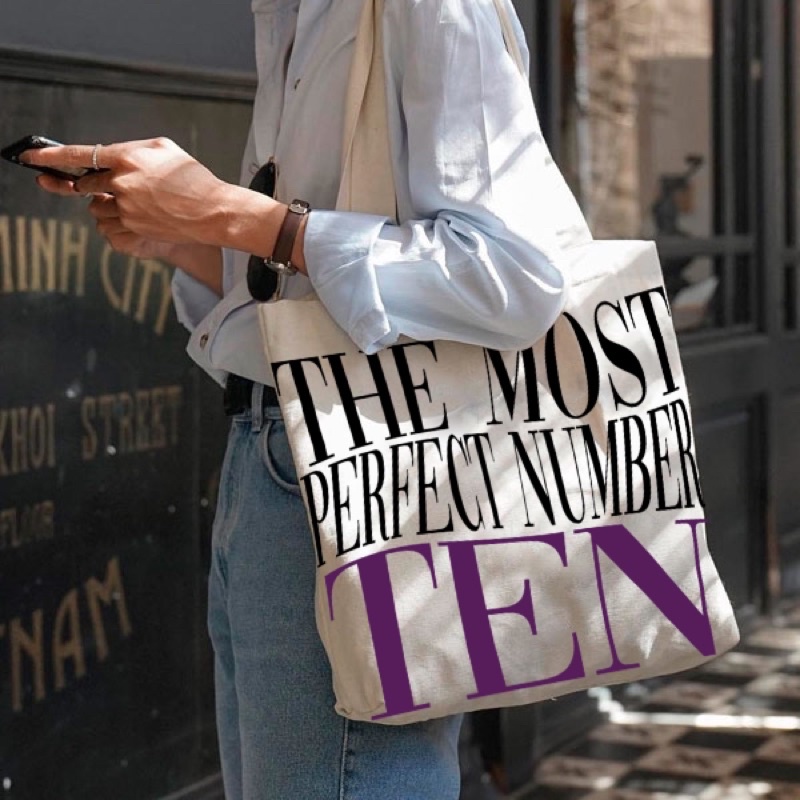 ภาพหน้าปกสินค้าSALE  กระเป๋าผ้า TEN NCT WayV เตนล์ตัวเลขที่สมบูรณ์แบบที่สุด จากร้าน suun.jpg บน Shopee
