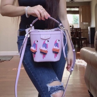 🎀 (สด-ผ่อน) กระเป๋าทรงถังหูรูด ลายนก Kate Spade WKRU6840 Pippa Flock Party Bucket Purse