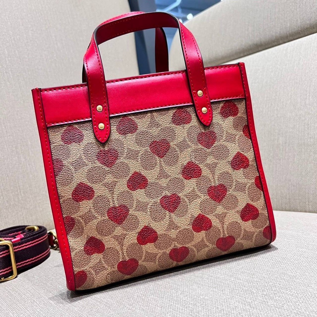 coach-c8391-field-tote-22-in-signature-canvas-with-heart-print