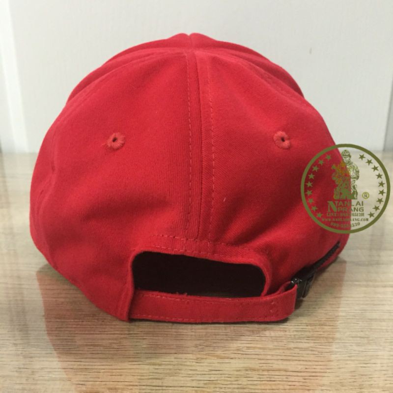 หมวกแก๊ปเปล่าสีแดงผลิตจากผ้ามองตากู