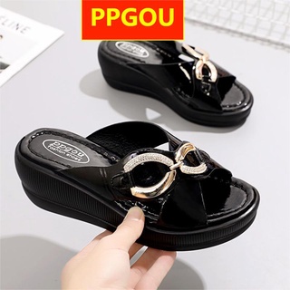 ภาพหน้าปกสินค้า[PPGOU] รองเท้าแตะ ส้นเตารีด น้ําหนักเบา สําหรับผู้หญิง [Yyy] ที่เกี่ยวข้อง
