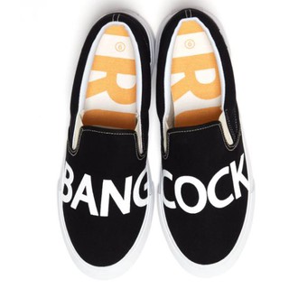 ภาพหน้าปกสินค้าพร้อมส่ง!! 🔥 รองเท้า Slip-on  หน้าเท้ากว้างใส่สบาย TRULY รุ่น Bangcock สีดำ พื้นเหลืองแดง ซึ่งคุณอาจชอบราคาและรีวิวของสินค้านี้