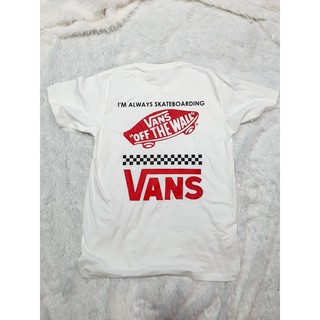 ภาพหน้าปกสินค้าเสื้อ VANS สีขาว (ผ้าดี Cotton100 + สกรีน Flex PU เนียนสวย ไม่แตกไม่ลอก) ซึ่งคุณอาจชอบราคาและรีวิวของสินค้านี้