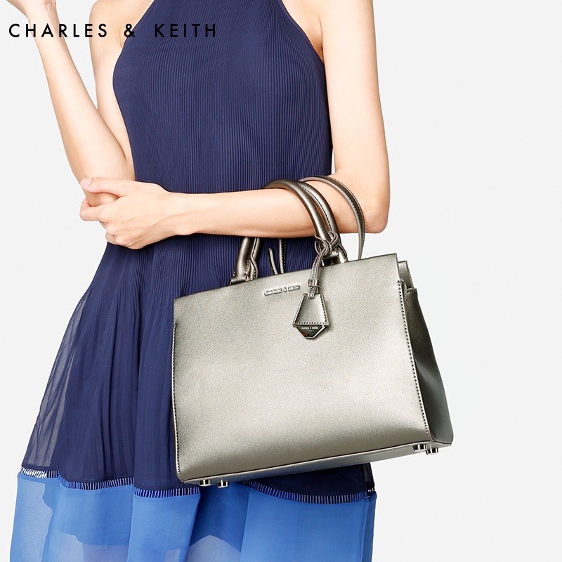 charles-and-keith-handbag-มือสองของแท้-แม่ค้าใช้เอง-ซื้อจากshopเลยค่ะ