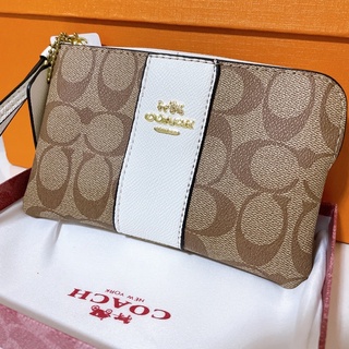 New Coach คล้องมือ 1 ซิป S รุ่น CORNER ZIP WRISTLET IN SIGNATURE CANVAS F58035 KHAKI