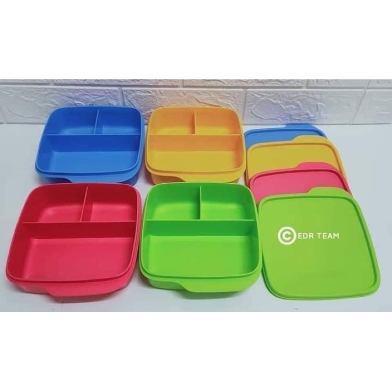 tupperware-เซตเด็กน้อยกล่องข้าว4กล่องพร้อมกระเป๋า1ใบราคา900บาท